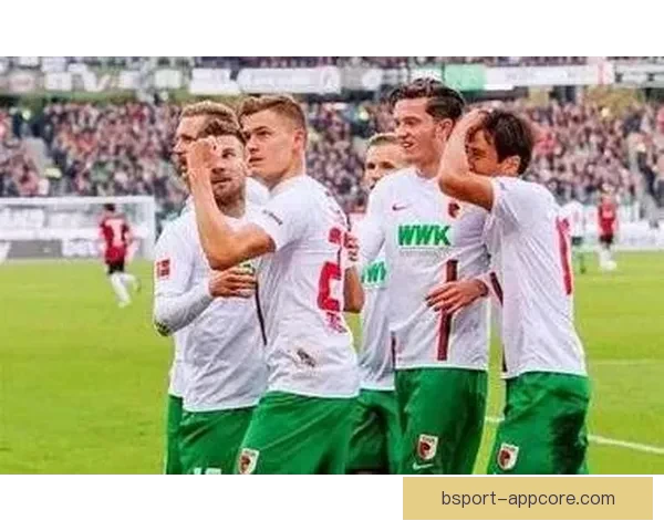 体育精神闪耀赛场奥格斯堡格雷戈里奇主动示意裁判取消犯规赢得尊重