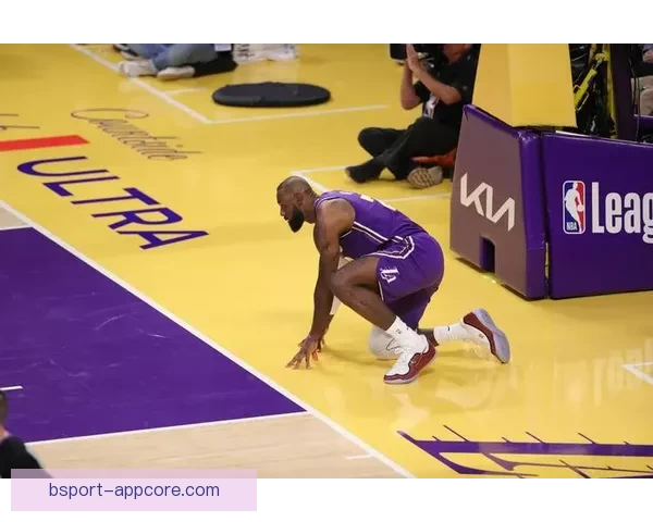 詹姆斯展现无私风采助攻十次球队力争常规赛强势收官